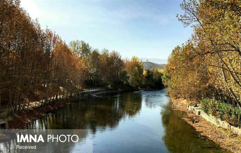 روستایی کرچگان در منطقه ای کوهستانی 