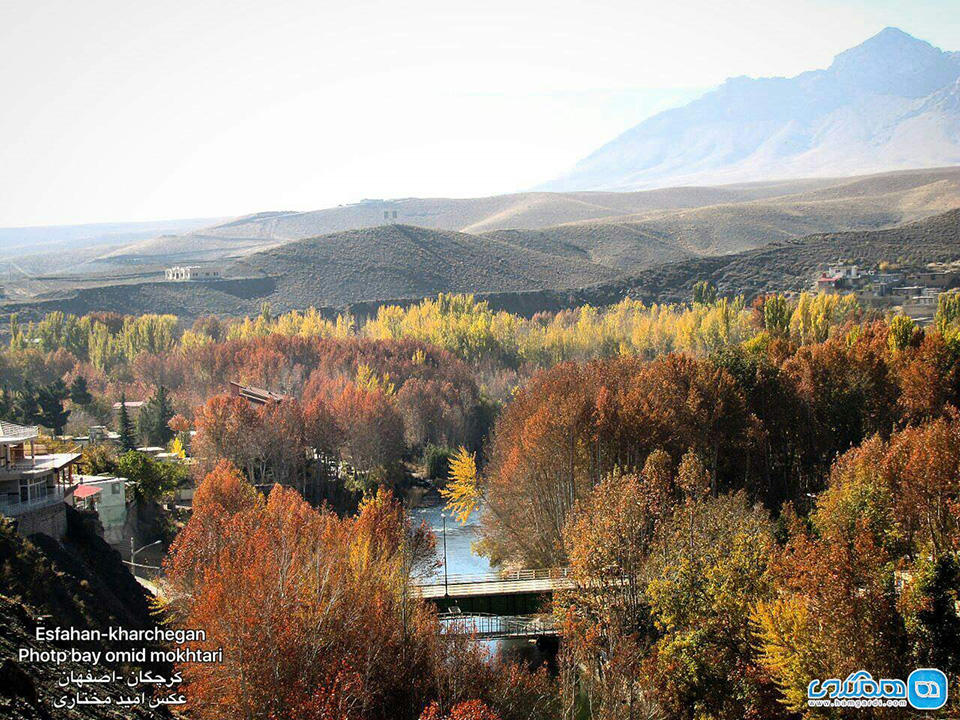 روستایی کرچگان در منطقه ای کوهستانی 