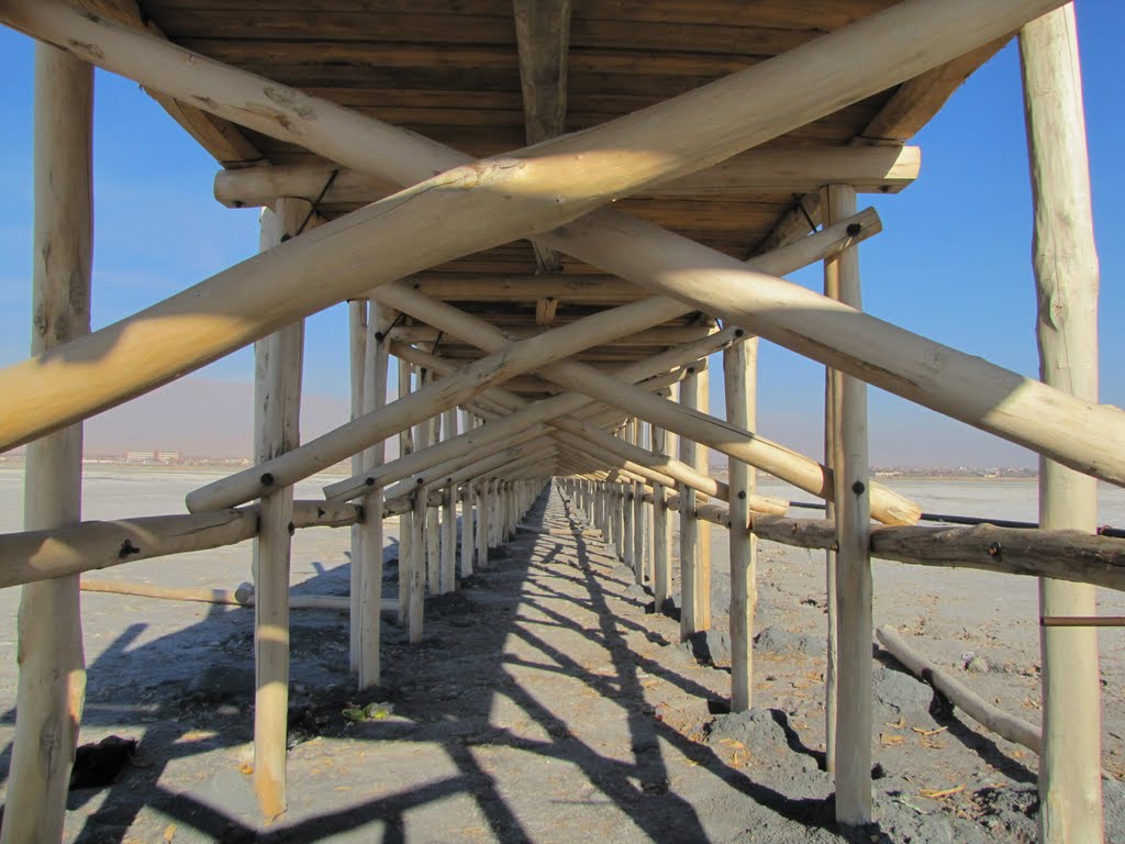 مسافرخانه بندری با اسکله 100 ساله