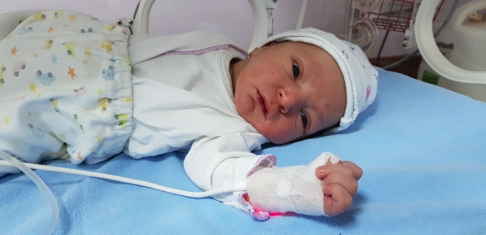 در آنتالیا نوزادی ۱۰ روزه در زیر درختی پیدا شد!