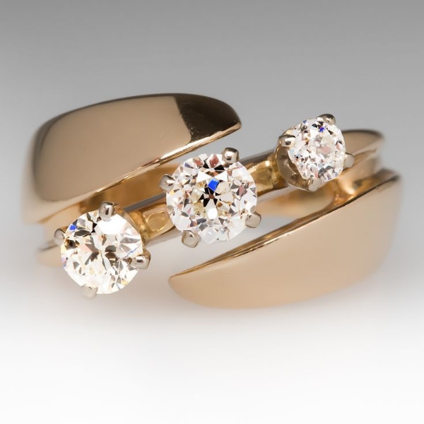 مدل انگشتر طلا زنانه با نگین سه تایی الماس زیبا