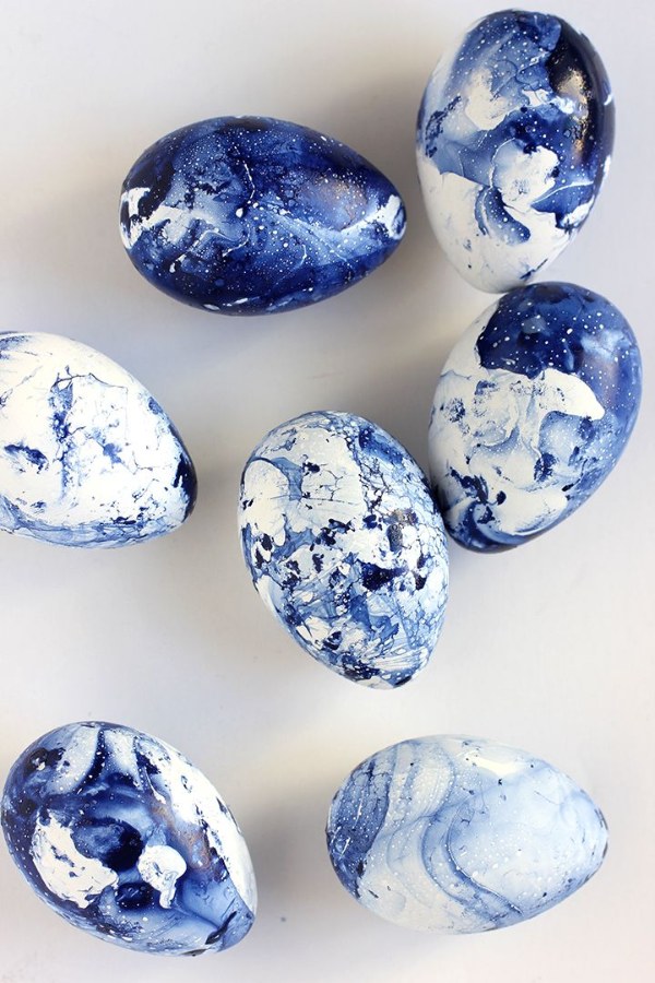 طراحی تخم مرغ رنگی مرمری با تم آبی